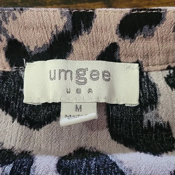 Umgee Two-Tone Animal Print Blouse in Tan and Black - Picture 2 of 5